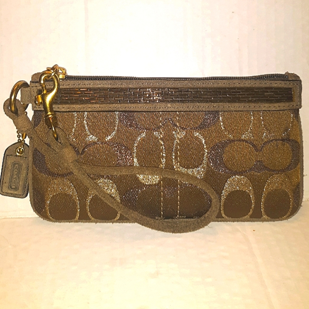 L@@K! Like New Vintage/Y2K Coach Metallic Signature Beaded Wristlet